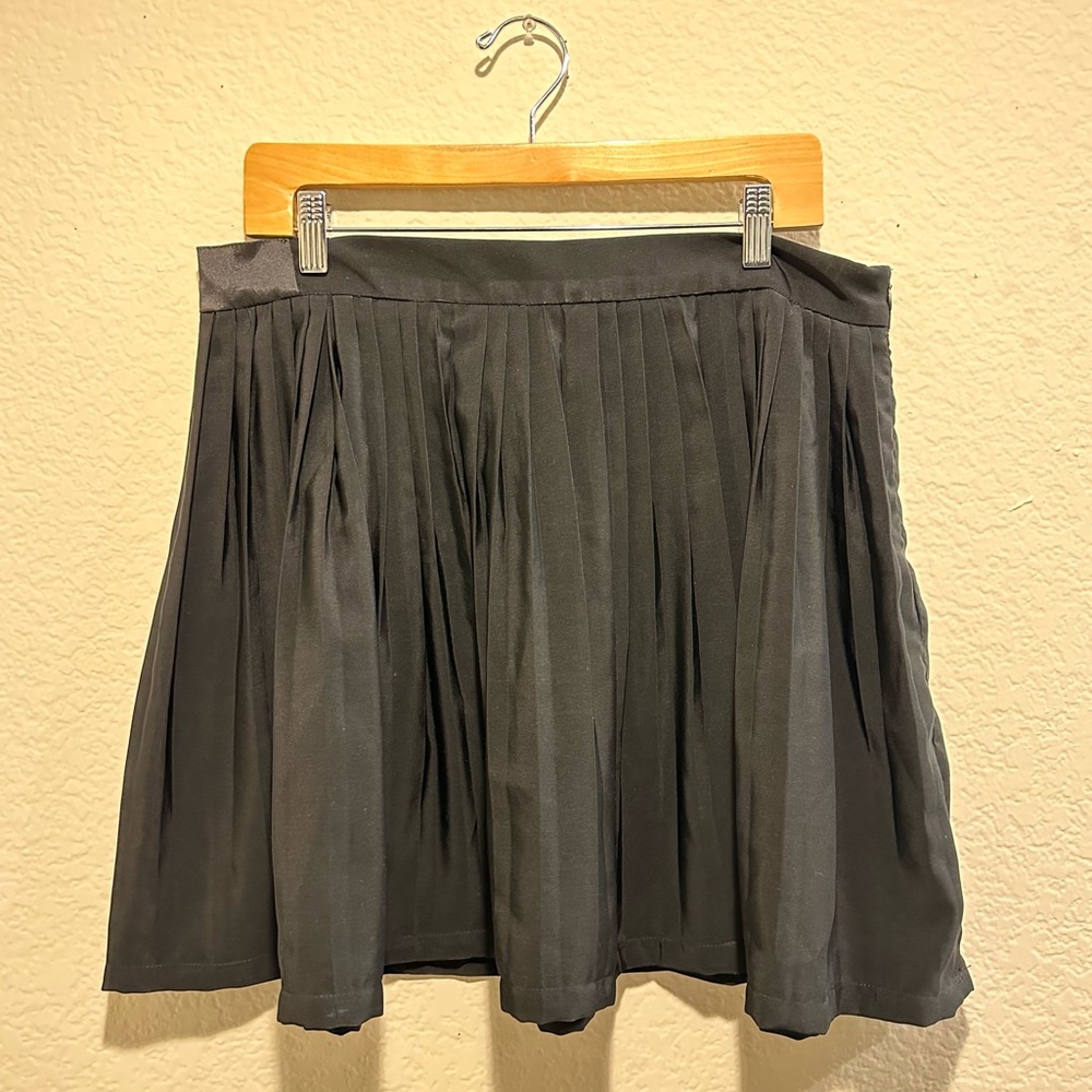 American Apparel Pleated Black Mini Skirt Sz Lg